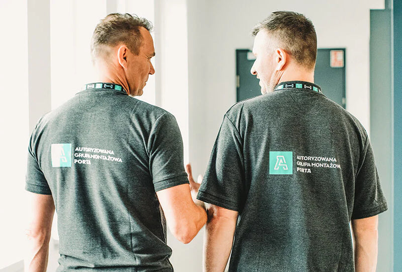 Wybierz drzwi porta z autoryzowanym montażem